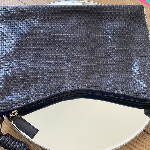 Vintage Navy woven shoulder bag | genuine leather | made in India - Picture 8 of 9